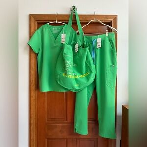 NWT FIGS Catarina Top, Yola Skinny Scrubs & Bag Set Limited Edition Emerald 💚